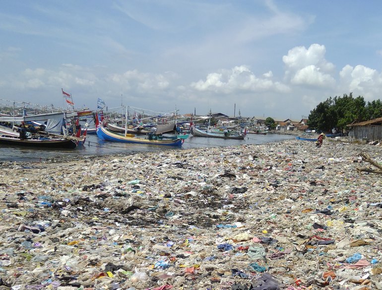 Plastic Pollution_MuncarEastJava_Indonesia_copy.jpg